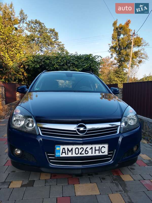 Універсал Opel Astra 2010 в Звягелі фото Універсал Opel Astra 2010 в Звягелі