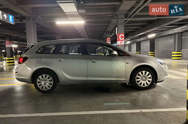 Универсал Opel Astra 2010 в 