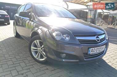 Хетчбек Opel Astra 2010 в 
