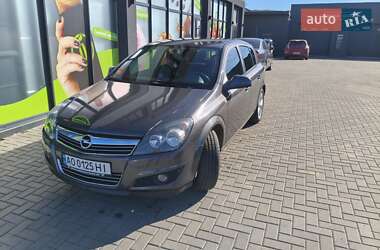 Хетчбек Opel Astra 2010 в 