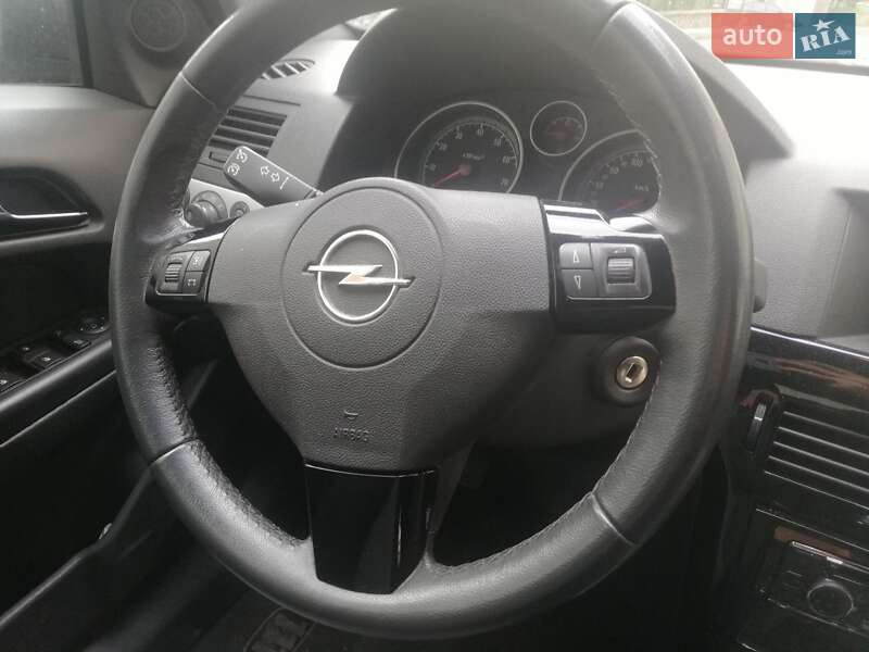 Универсал Opel Astra 2010 в Тернополе
