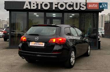 Универсал Opel Astra 2012 в 