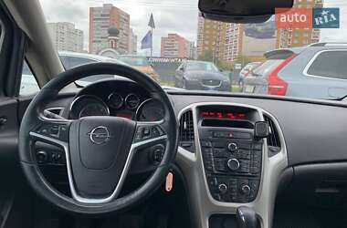 Универсал Opel Astra 2012 в 