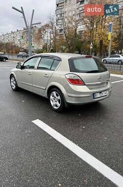 Хэтчбек Opel Astra 2006 в 