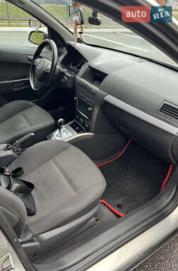 Хэтчбек Opel Astra 2006 в 