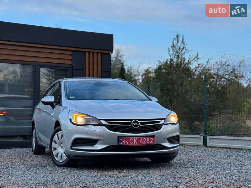 Универсал Opel Astra 2018 в Дрогобыче