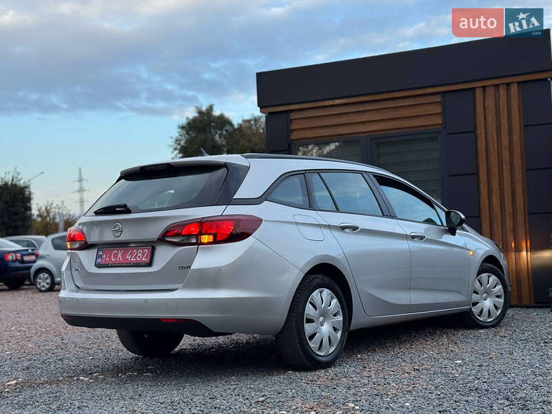 Универсал Opel Astra 2018 в Дрогобыче