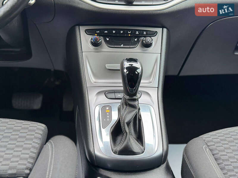 Универсал Opel Astra 2018 в Дрогобыче