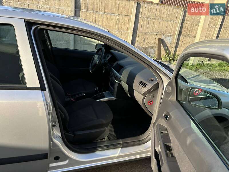 Хэтчбек Opel Astra 2009 в Ивано-Франковске фото 26 Хэтчбек Opel Astra 2009 в Ивано-Франковске