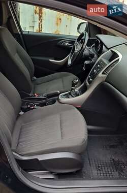 Универсал Opel Astra 2011 в 