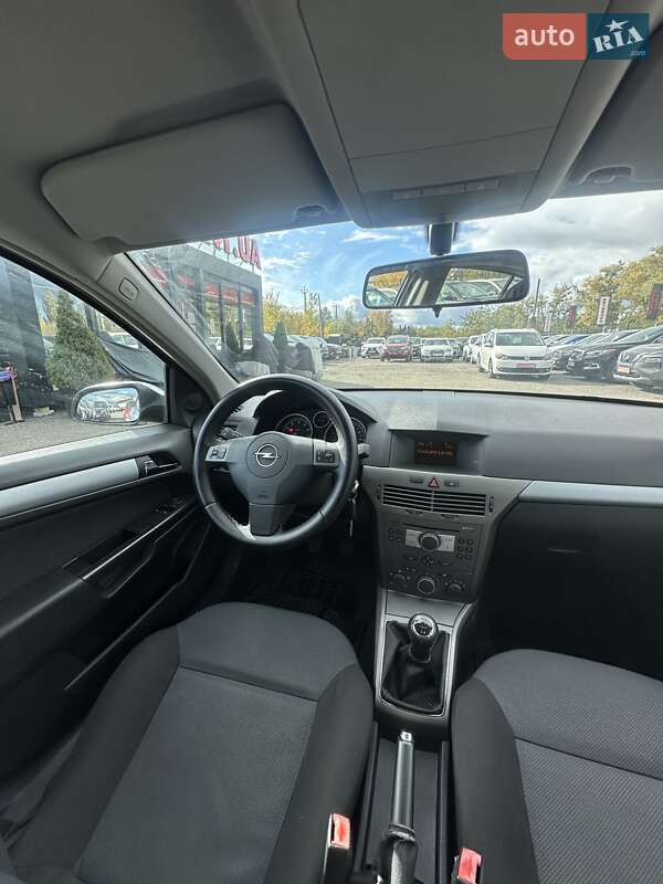 Хэтчбек Opel Astra 2005 в Белогородке