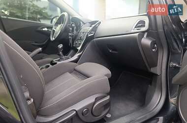 Универсал Opel Astra 2012 в 