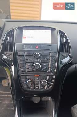 Универсал Opel Astra 2012 в 