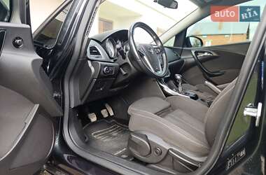 Универсал Opel Astra 2012 в 