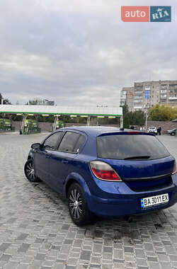 Хэтчбек Opel Astra 2005 в 
