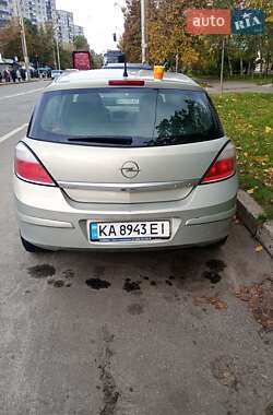 Хэтчбек Opel Astra 2006 в 