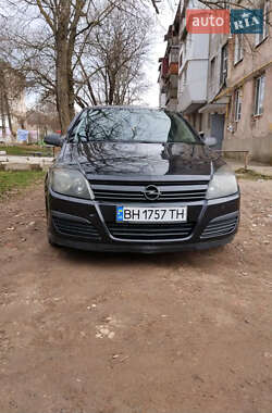 Хэтчбек Opel Astra 2005 в 