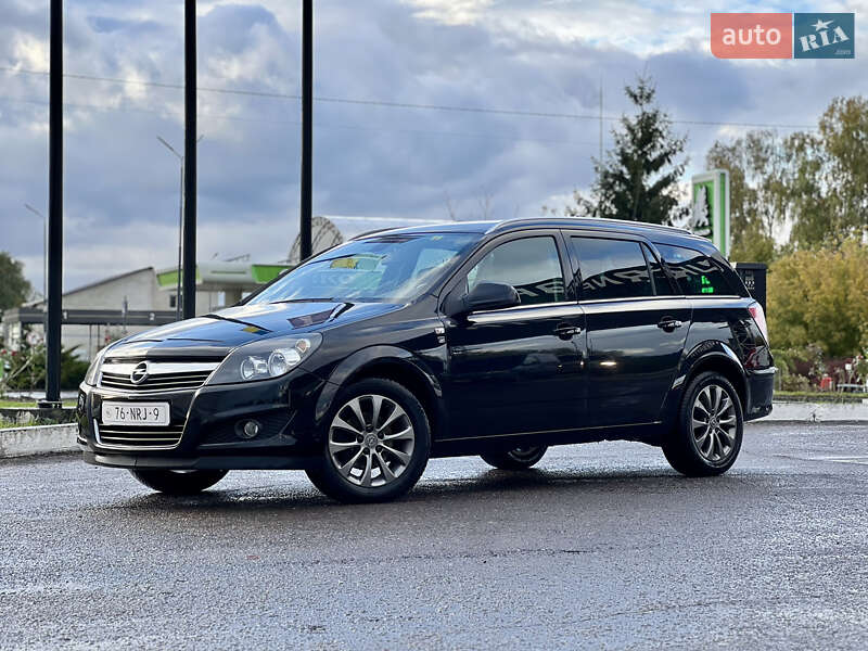 Универсал Opel Astra 2010 в Дубно
