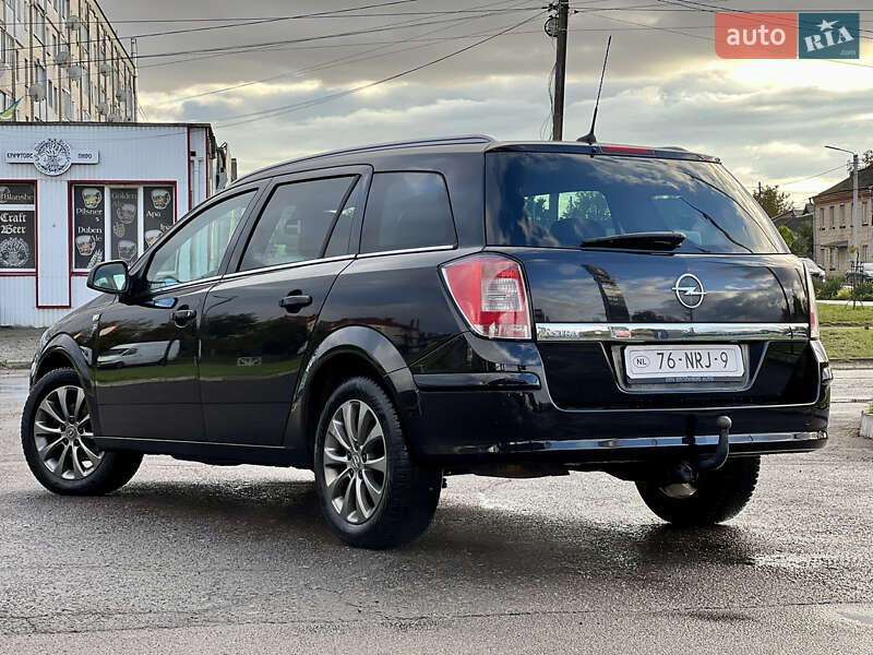 Универсал Opel Astra 2010 в Дубно