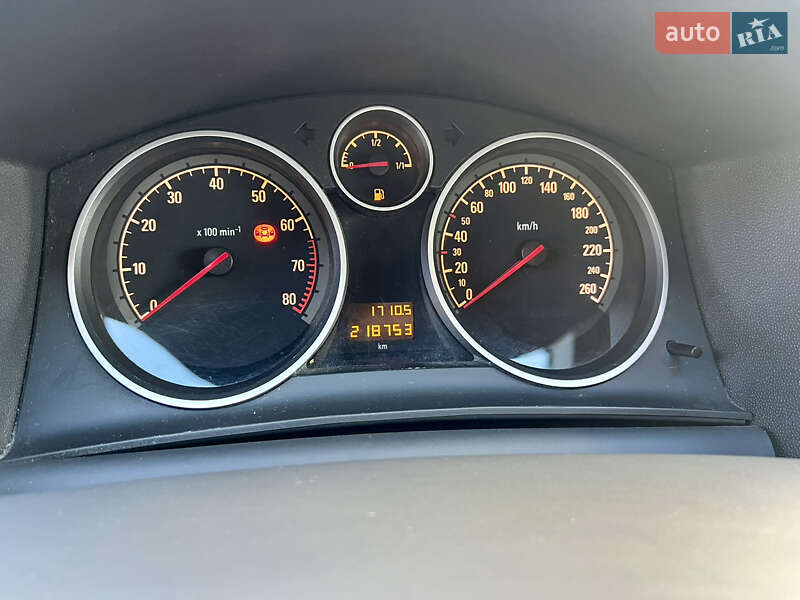 Универсал Opel Astra 2010 в Дубно