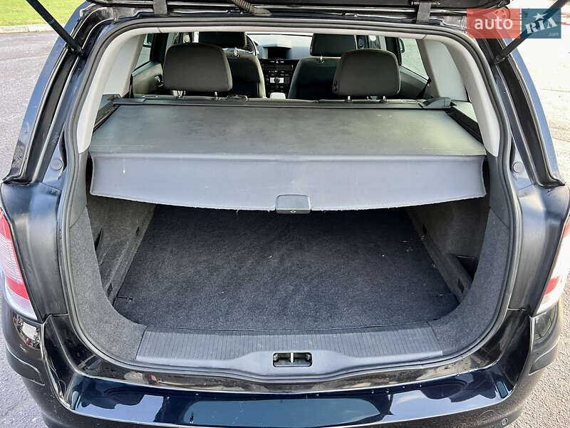 Универсал Opel Astra 2010 в Дубно