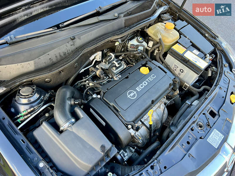 Универсал Opel Astra 2010 в Дубно