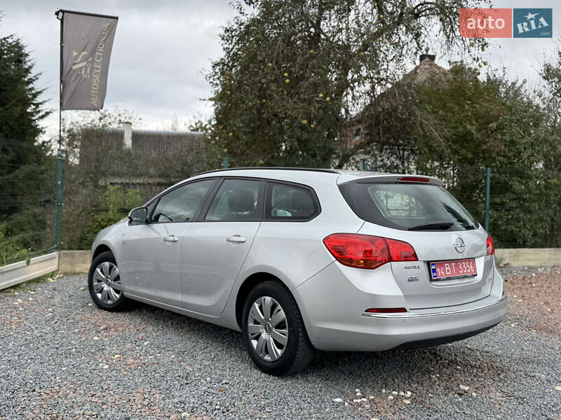 Универсал Opel Astra 2016 в Дрогобыче
