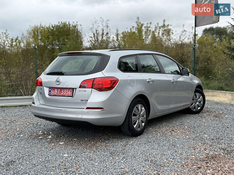 Универсал Opel Astra 2016 в Дрогобыче