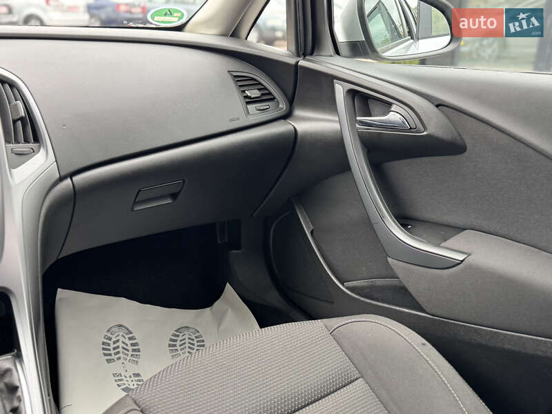 Универсал Opel Astra 2016 в Дрогобыче