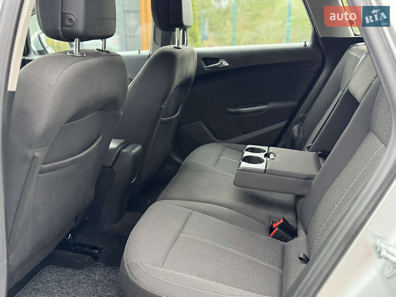 Универсал Opel Astra 2016 в Дрогобыче