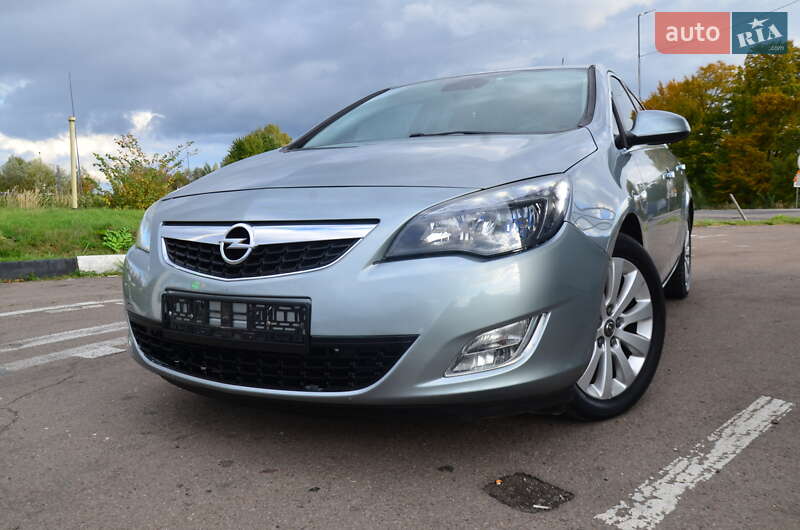 Хэтчбек Opel Astra 2012 в Дрогобыче