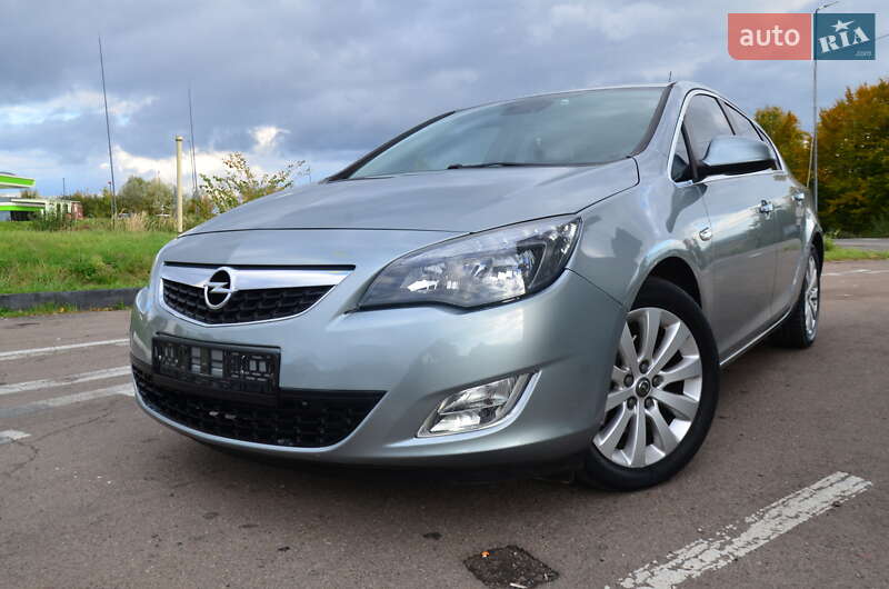 Хэтчбек Opel Astra 2012 в Дрогобыче