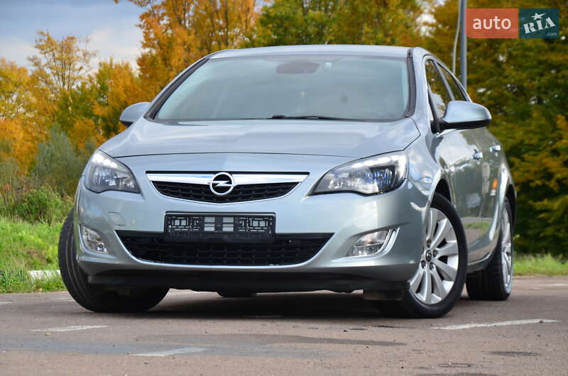 Opel Astra 2012