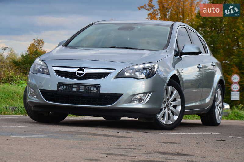 Хэтчбек Opel Astra 2012 в Дрогобыче