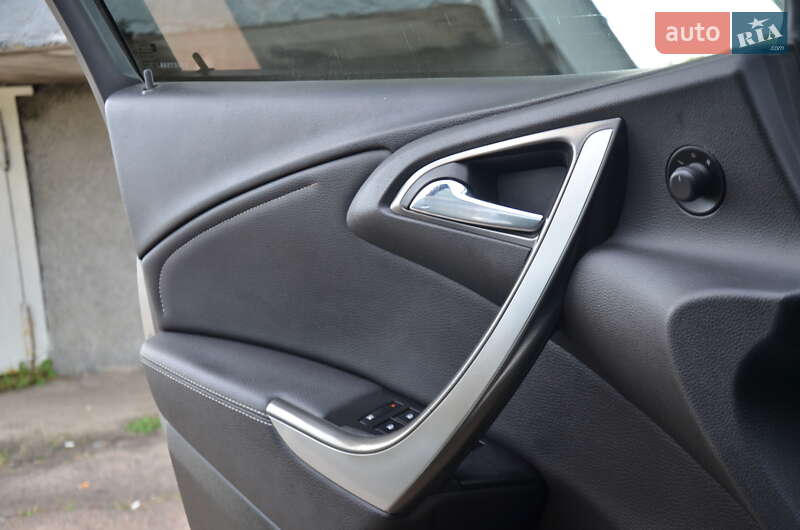 Хэтчбек Opel Astra 2012 в Дрогобыче