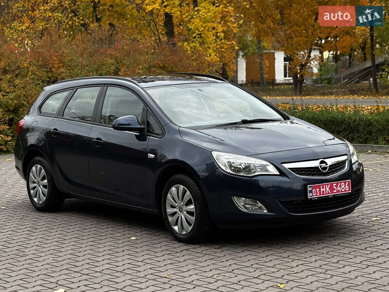 Универсал Opel Astra 2011 в Миргороде