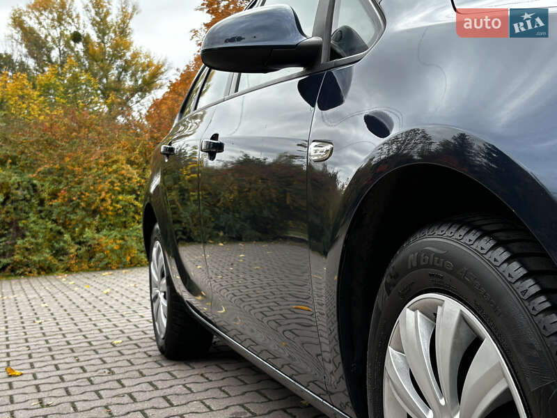 Универсал Opel Astra 2011 в Миргороде