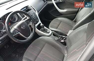 Универсал Opel Astra 2013 в 