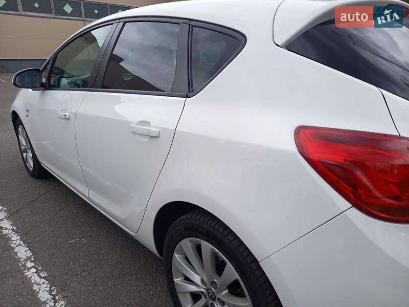 Хэтчбек Opel Astra 2013 в Черкассах фото 5 Хэтчбек Opel Astra 2013 в Черкассах