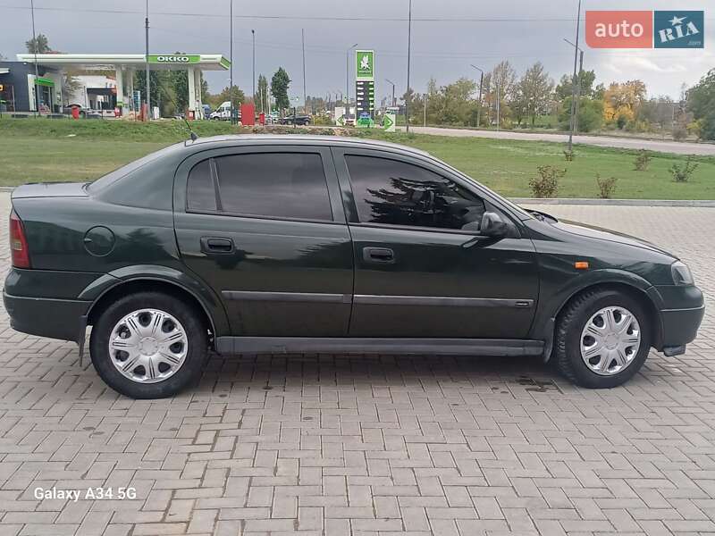 Седан Opel Astra 2002 в Новой Одессе