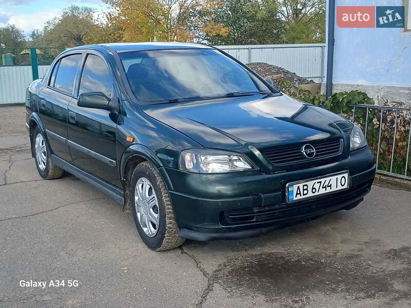 Седан Opel Astra 2002 в Новой Одессе
