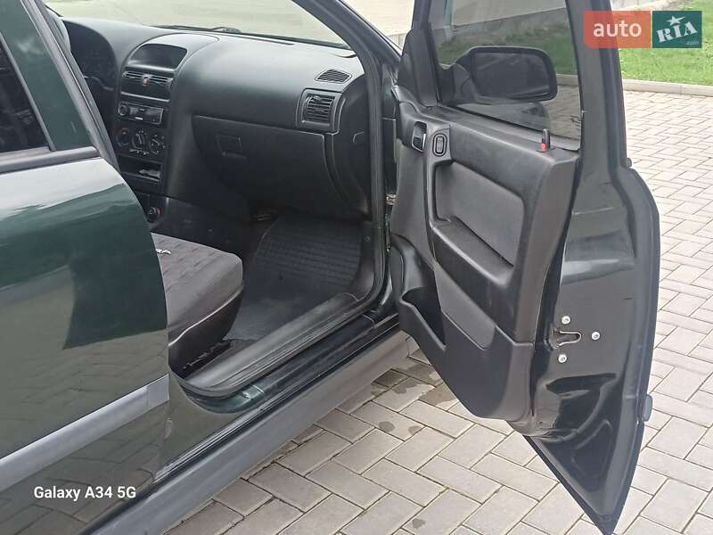 Седан Opel Astra 2002 в Новой Одессе