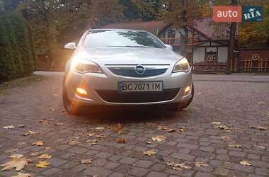 Універсал Opel Astra 2011 в Дрогобичі