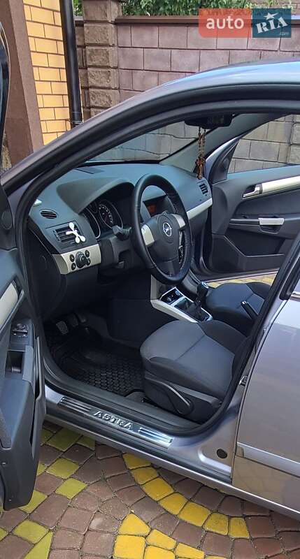 Седан Opel Astra 2008 в Луцьку фото 2 Седан Opel Astra 2008 в Луцьку