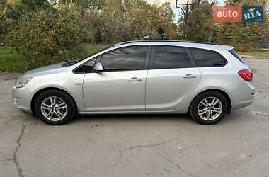 Универсал Opel Astra 2012 в 