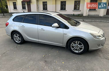 Универсал Opel Astra 2012 в 