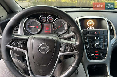 Универсал Opel Astra 2012 в 