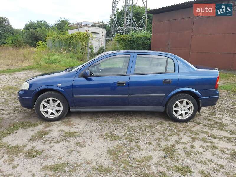 Седан Opel Astra 2005 в Путивле
