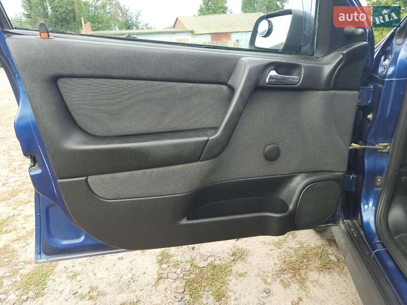 Седан Opel Astra 2005 в Путивле