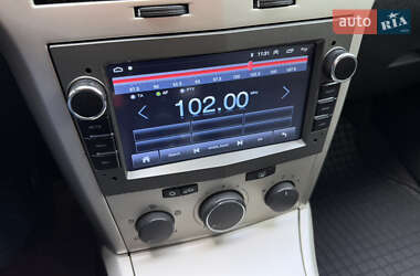 Хэтчбек Opel Astra 2007 в 